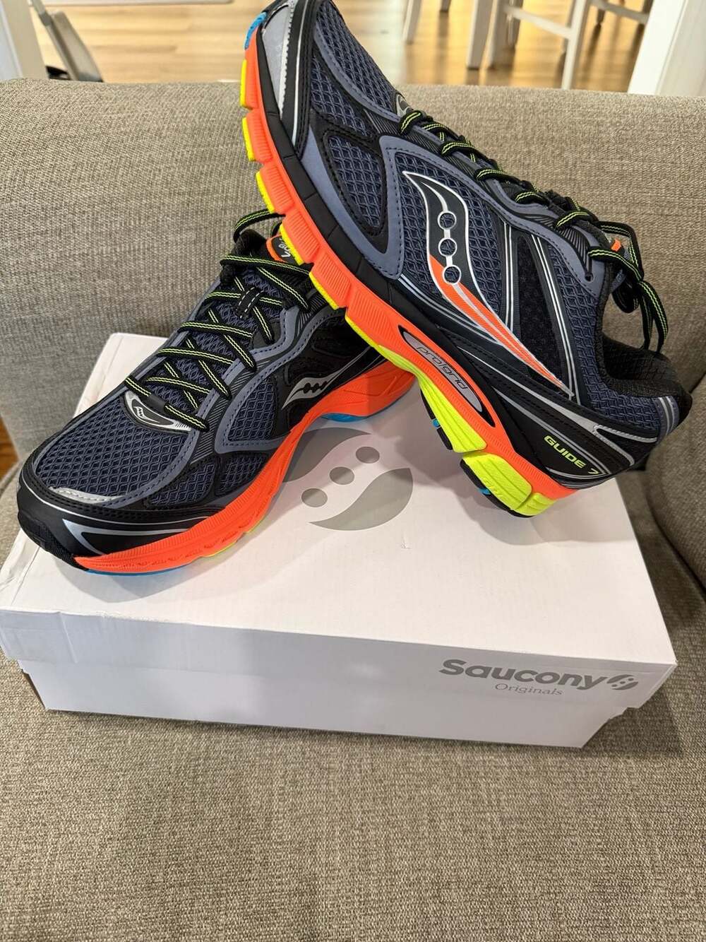 Saucony Progrid Guide 7  sneakers Size 10m